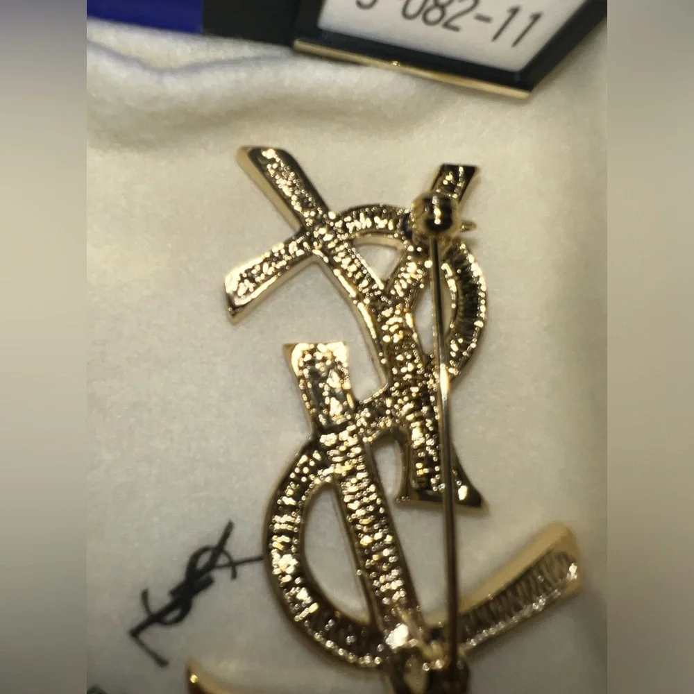 YSL vintage brooch. EUC! With original tags, YSL jewelry buffing cloth, & box! - Picture 5 of 7